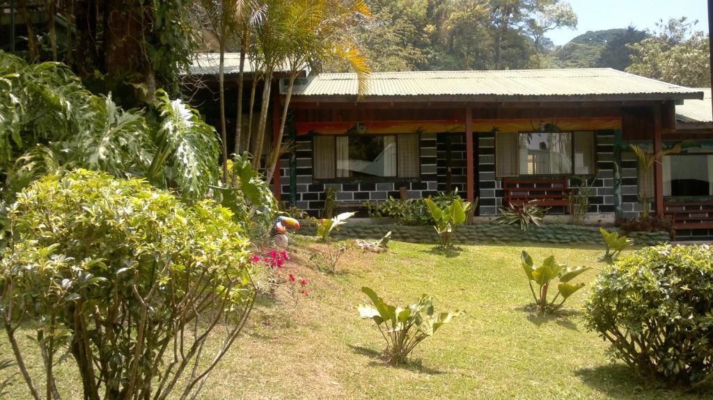 Hostel Villa Verde モンテベルデ エクステリア 写真