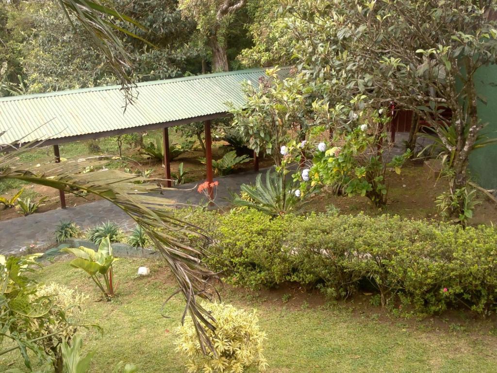 Hostel Villa Verde モンテベルデ エクステリア 写真